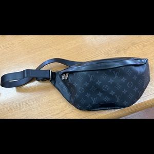 Authentic Louis Vuitton Discovery PM Bum Bag.